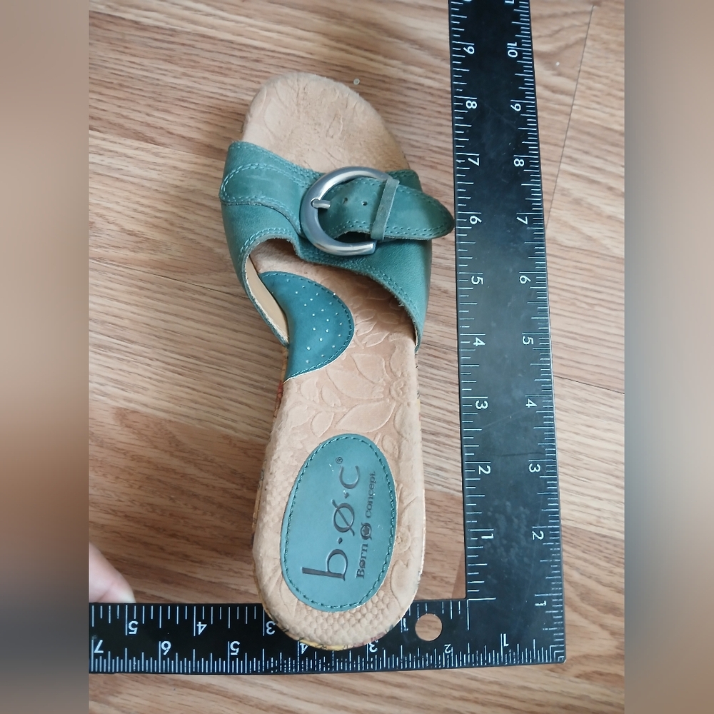 b.o.c. Women's Green Leather Wedge Sandals - Picture 8 of 8